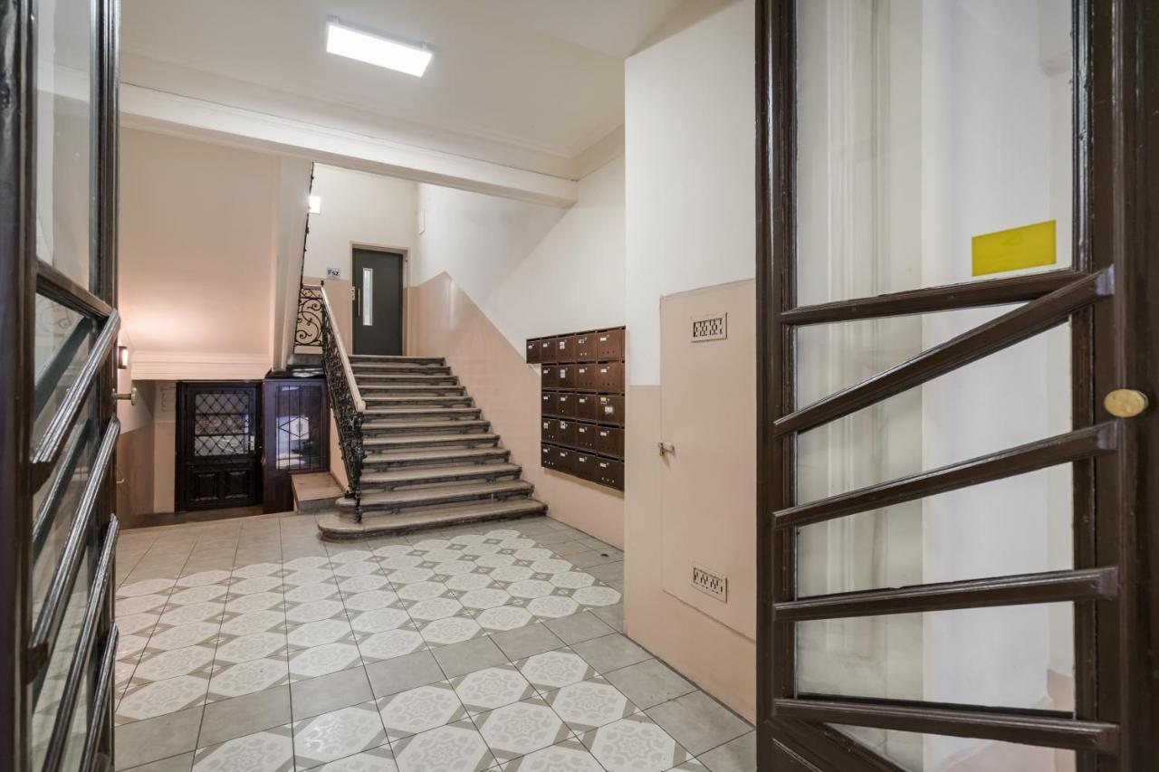 Bpr R20 Studio Home With A/C Budapeste Exterior foto